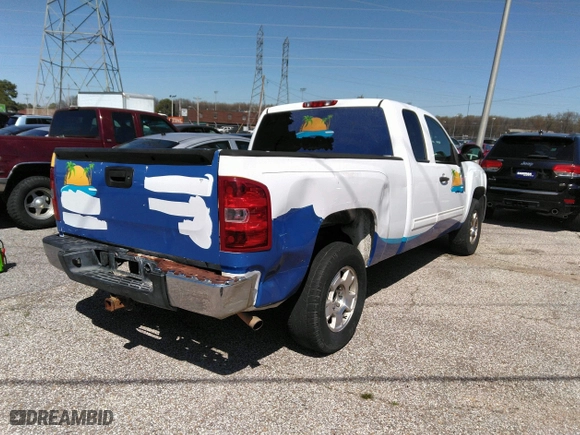 2013 Chevrolet Silverado 1500 LT with VIN 1GCRCSE0XDZ278084, listed as a IAAI auction lot 41826461 with 293,696 mi miles. Bid and sale history available at carsss.com. Image 4.