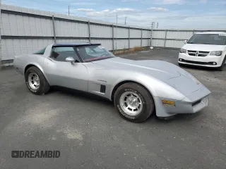 1982 Chevrolet Corvette z VIN 1G1AY878XC5102140, wystawiony jako Copart lot #59845855 z przebiegiem 80 611 mil mil oraz Czysty tytuł • Clean title. Historia ofert i sprzedaży dostępna na DreamBid. Obrazek 4.