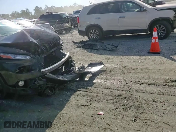 2016 Jeep Cherokee Limited z VIN 1C4PJLDB0GW350857, wystawiony jako Copart lot #58172455 z przebiegiem 120 885 mil mil oraz Szkoda całkowita • Salvage title. Historia ofert i sprzedaży dostępna na DreamBid. Obrazek 13.