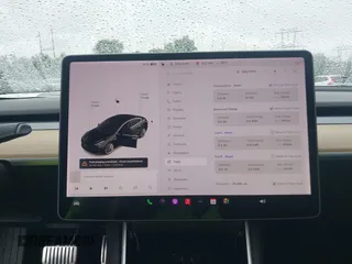2018 Tesla Model 3 Long Range Battery z VIN 5YJ3E1EB1JF170479, wystawiony jako IAAI lot #42290687 z przebiegiem 69 495 mil mil oraz . Historia ofert i sprzedaży dostępna na DreamBid. Obrazek 19.