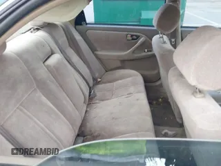 1998 Toyota Camry LE z VIN 4T1BG22K0WU372241, wystawiony jako IAAI lot #42215308 z przebiegiem 136 942 mil mil oraz . Historia ofert i sprzedaży dostępna na DreamBid. Obrazek 8.