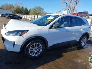 2022 Ford Escape SE z VIN 1FMCU0G64NUB64536, wystawiony jako IAAI lot #41834238 z przebiegiem 31 686 mil mil oraz . Historia ofert i sprzedaży dostępna na DreamBid. Obrazek 15.