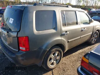 2009 Honda Pilot EX with VIN 5FNYF48489B004599, listed as a IAAI auction lot 42142115 with 999,999 mi miles. Bid and sale history available at carsss.com. Image 4.
