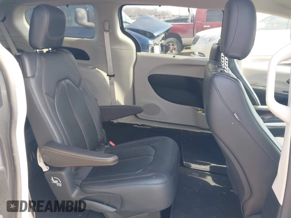 2018 Chrysler Pacifica Touring L with VIN 2C4RC1BG7JR101736, listed as a IAAI auction lot 41776231 with 90,487 mi miles and . Bid and sale history available at DreamBid. Image 8.