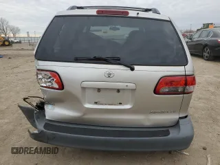 2001 Toyota Sienna LE with VIN 4T3ZF13C01U380455, listed as a Copart auction lot 82256374 with 0 mi miles and Non Repairable. Bid and sale history available at carsss.com. Image 6.