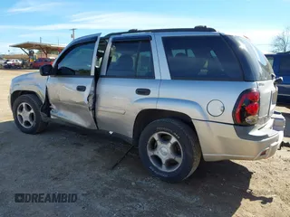 2008 Chevrolet TrailBlazer LT w/3LT with VIN 1GNDT13SX82248033, listed as a IAAI auction lot 41311086 with 202,377 mi miles. Bid and sale history available at carsss.com. Image 3.