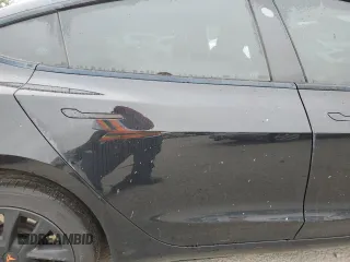 2023 Tesla Model 3 z VIN 5YJ3E1EA7PF668511, wystawiony jako Copart lot #51055725 z przebiegiem 53 594 mil mil oraz Szkoda całkowita • Salvage title. Historia ofert i sprzedaży dostępna na DreamBid. Obrazek 10.