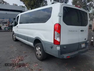 2017 Ford Transit XL z VIN 1FBZX2YM1HKA98823, wystawiony jako IAAI lot #42066291 z przebiegiem 100 011 mil mil oraz . Historia ofert i sprzedaży dostępna na DreamBid. Obrazek 3.