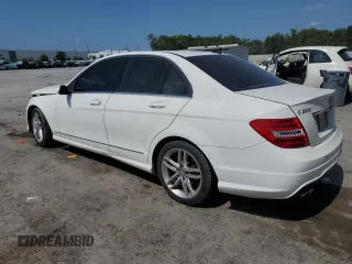 2014 Mercedes-Benz C 300 Sport z VIN WDDGF8AB2ER301759, wystawiony jako Copart lot #54536325 z przebiegiem 110 362 mil mil oraz Szkoda całkowita • Salvage title. Historia ofert i sprzedaży dostępna na DreamBid. Obrazek 2.