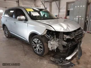 2017 Mitsubishi Outlander SE with VIN JA4AZ3A33HZ020667, listed as a IAAI auction lot 41695567 with 89,123 mi miles. Bid and sale history available at carsss.com. Image 6.