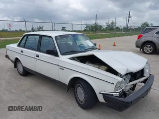 1991 Volvo 240 z VIN YV1AA8844M1437694, wystawiony jako IAAI lot #42171739 z przebiegiem 230 833 mil mil oraz . Historia ofert i sprzedaży dostępna na DreamBid. Obrazek 1.