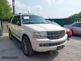 2007 Lincoln Navigator with VIN 5LMFU28557LJ00901, listed as a IAAI auction lot 39925964 with 238,361 mi miles. Bid and sale history available at carsss.com. Image 1.