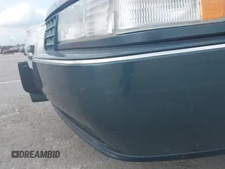 1993 Cadillac Seville STS z VIN 1G6KY5298PU821640, wystawiony jako IAAI lot #42269233 z przebiegiem 126 662 mil mil oraz . Historia ofert i sprzedaży dostępna na DreamBid. Obrazek 6.