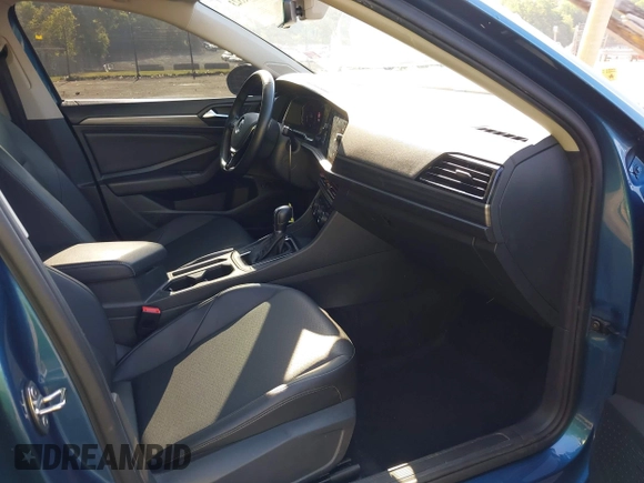 2019 Volkswagen Jetta SEL with VIN 3VWE57BUXKM151151, listed as a IAAI auction lot 42075323 with 79,478 mi miles and . Bid and sale history available at DreamBid. Image 5.