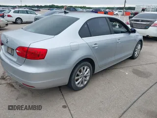2014 Volkswagen Jetta SE with VIN 3VWD07AJ0EM239714, listed as a IAAI auction lot 42428082 with 124,221 mi miles and . Bid and sale history available at DreamBid. Image 4.