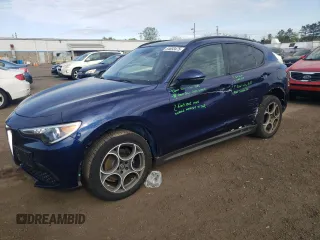 2018 Alfa Romeo Stelvio Sport z VIN ZASFAKPN8J7B69591, wystawiony jako Copart lot #54693475 z przebiegiem 98 148 mil mil oraz Szkody całkowita. Historia ofert i sprzedaży dostępna na DreamBid. Obrazek 1.