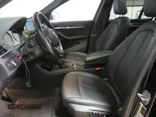 2018 BMW X1 xDrive28i z VIN WBXHT3C35J5L33173, wystawiony jako Copart lot #60927155 z przebiegiem 33 352 mil mil oraz Szkoda całkowita • Salvage title. Historia ofert i sprzedaży dostępna na DreamBid. Obrazek 9.
