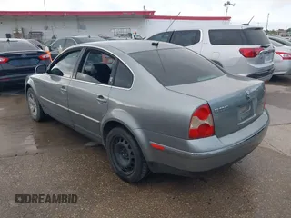2004 Volkswagen Passat GLX z VIN WVWRH63B44P197011, wystawiony jako IAAI lot #42019610 z przebiegiem 151 540 mil mil oraz . Historia ofert i sprzedaży dostępna na DreamBid. Obrazek 3.