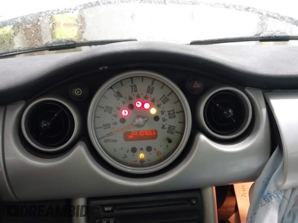2002 MINI Hardtop with VIN WMWRC33422TC37296, listed as a IAAI auction lot 41385046 with 107,663 mi miles and . Bid and sale history available at DreamBid. Image 7.