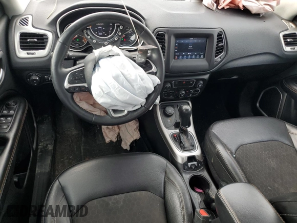2019 Jeep Compass Altitude z VIN 3C4NJDBB5KT657021, wystawiony jako Copart lot #44572335 z przebiegiem 64 159 mil mil oraz Szkoda całkowita • Salvage title. Historia ofert i sprzedaży dostępna na DreamBid. Obrazek 8.