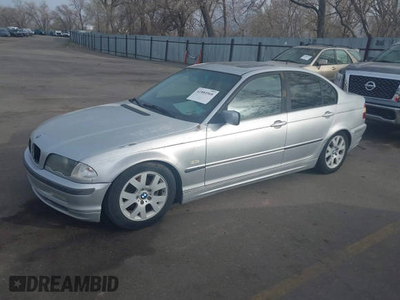 1999 BMW 3 Series 323i with VIN WBAAM3331XCD55039, listed as a IAAI auction lot 41884968 with 187,106 mi miles. Bid and sale history available at carsss.com. Image 2.