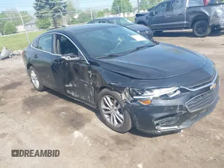 2018 Chevrolet Malibu LT z VIN 1G1ZD5STXJF198450, wystawiony jako IAAI lot #42223539 z przebiegiem 134 697 mil mil oraz . Historia ofert i sprzedaży dostępna na DreamBid. Obrazek 1.