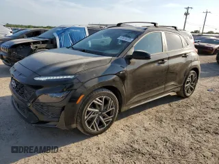 2022 Hyundai Kona N Line z VIN KM8K33A34NU913690, wystawiony jako Copart lot #53528235 z przebiegiem 102 376 mil mil oraz Czysty tytuł • Clean title. Historia ofert i sprzedaży dostępna na DreamBid. Obrazek 1.