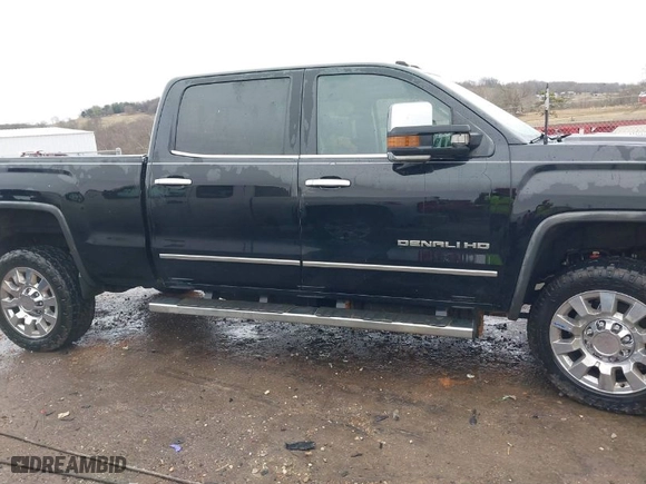 2015 GMC Sierra 2500HD available WiFi Denali with VIN 1GT120E87FF629967, listed as a IAAI auction lot 41466177 with NaN miles. Bid and sale history available at carsss.com. Image 13.