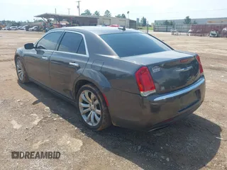 2019 Chrysler 300 Limited z VIN 2C3CCAEG8KH534284, wystawiony jako IAAI lot #42390324 z przebiegiem 99 544 mil mil oraz . Historia ofert i sprzedaży dostępna na DreamBid. Obrazek 3.