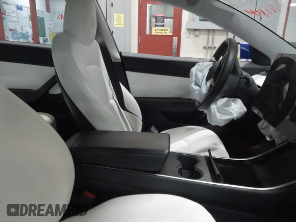 2020 Tesla Model 3 Performance z VIN 5YJ3E1EC7LF641885, wystawiony jako IAAI lot #41372794 z przebiegiem Nie podano mil oraz . Historia ofert i sprzedaży dostępna na DreamBid. Obrazek 5.