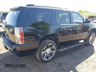 2012 Cadillac Escalade Premium z VIN 1GYS4CEF4CR201082, wystawiony jako IAAI lot #42296268 z przebiegiem 180 791 mil mil oraz . Historia ofert i sprzedaży dostępna na DreamBid. Obrazek 4.