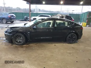 2025 Tesla Model 3 Long Range z VIN 5YJ3E1EA2SF909755, wystawiony jako IAAI lot #41667912 z przebiegiem 1 927 mil mil oraz . Historia ofert i sprzedaży dostępna na DreamBid. Obrazek 14.