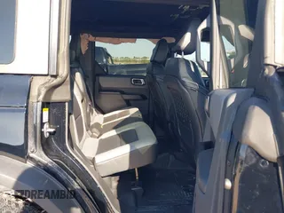 2024 Ford Bronco Big Bend z VIN 1FMDE7BH5RLA53797, wystawiony jako IAAI lot #41920749 z przebiegiem 13 399 mil mil oraz . Historia ofert i sprzedaży dostępna na DreamBid. Obrazek 8.