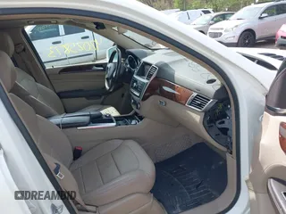 2015 Mercedes-Benz M 400 z VIN 4JGDA5GB1FA573460, wystawiony jako IAAI lot #42025873 z przebiegiem 156 008 mil mil oraz . Historia ofert i sprzedaży dostępna na DreamBid. Obrazek 5.