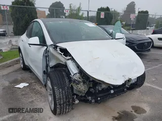 2022 Tesla Model Y Long Range z VIN 7SAYGDEE4NF315356, wystawiony jako IAAI lot #41571151 z przebiegiem 1 056 mil mil oraz . Historia ofert i sprzedaży dostępna na DreamBid. Obrazek 6.