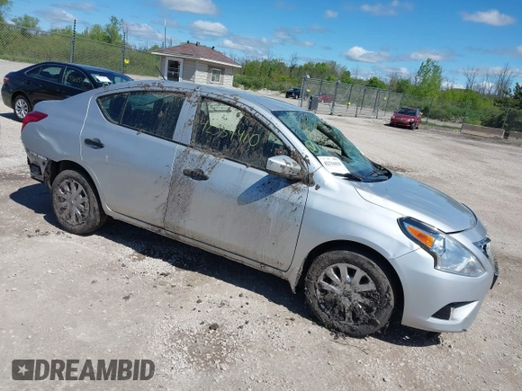 2016 Nissan Versa SV z VIN 3N1CN7AP5GL915381, wystawiony jako IAAI lot #42334410 z przebiegiem 86 373 mil mil oraz . Historia ofert i sprzedaży dostępna na DreamBid. Obrazek 1.