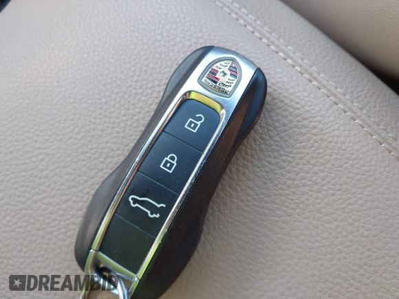 2020 Porsche Cayenne S z VIN WP1AB2AY9LDA28759, wystawiony jako IAAI lot #41832815 z przebiegiem Nie podano mil oraz . Historia ofert i sprzedaży dostępna na DreamBid. Obrazek 11.