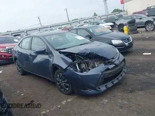 2018 Toyota Corolla L z VIN 5YFBURHE5JP813259, wystawiony jako IAAI lot #42119300 z przebiegiem 77 160 mil mil oraz . Historia ofert i sprzedaży dostępna na DreamBid. Obrazek 1.