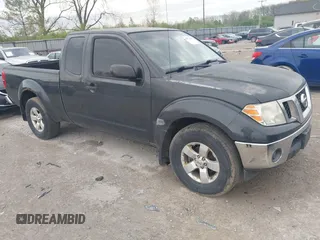 2010 Nissan Frontier SE z VIN 1N6AD0CWXAC442662, wystawiony jako IAAI lot #42073098 z przebiegiem 200 555 mil mil oraz . Historia ofert i sprzedaży dostępna na DreamBid. Obrazek 1.