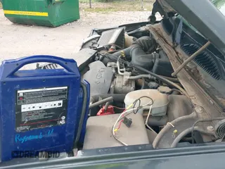 2004 Chevrolet Silverado 1500 Work Truck z VIN 1GCEC14X24Z280645, wystawiony jako IAAI lot #42153375 z przebiegiem 79 598 mil mil oraz . Historia ofert i sprzedaży dostępna na DreamBid. Obrazek 12.