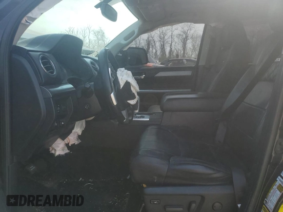 2017 Toyota Tundra Platinum z VIN 5TFAY5F18HX652085, wystawiony jako Copart lot #50601245 z przebiegiem 67 670 mil mil oraz Szkoda całkowita • Salvage title. Historia ofert i sprzedaży dostępna na DreamBid. Obrazek 7.