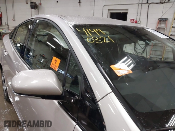 2017 Toyota Prius Plus z VIN JTDKARFP1H3044307, wystawiony jako IAAI lot #41440321 z przebiegiem 40 512 mil mil oraz . Historia ofert i sprzedaży dostępna na DreamBid. Obrazek 19.
