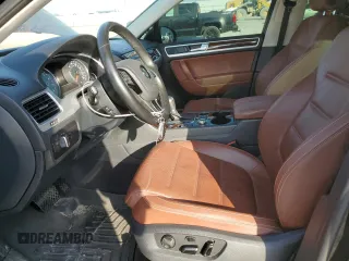 2016 Volkswagen Touareg Sport with VIN WVGEF9BP7GD010767, listed as a Copart auction lot 44782585 with 125,970 mi miles and Salvage Title. Bid and sale history available at DreamBid. Image 7.