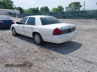 2008 Mercury Grand Marquis LS z VIN 2MEFM75V58X638347, wystawiony jako IAAI lot #42149058 z przebiegiem 115 460 mil mil oraz . Historia ofert i sprzedaży dostępna na DreamBid. Obrazek 3.