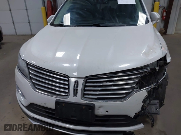 2016 Lincoln MKC Reserve z VIN 5LMTJ3DH6GUJ11160, wystawiony jako IAAI lot #41802010 z przebiegiem 96 861 mil mil oraz . Historia ofert i sprzedaży dostępna na DreamBid. Obrazek 13.