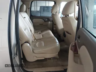 2014 GMC Yukon XL SLT with VIN 1GKS1KE08ER200562, listed as a IAAI auction lot 41502110 with 222,369 mi miles. Bid and sale history available at carsss.com. Image 8.
