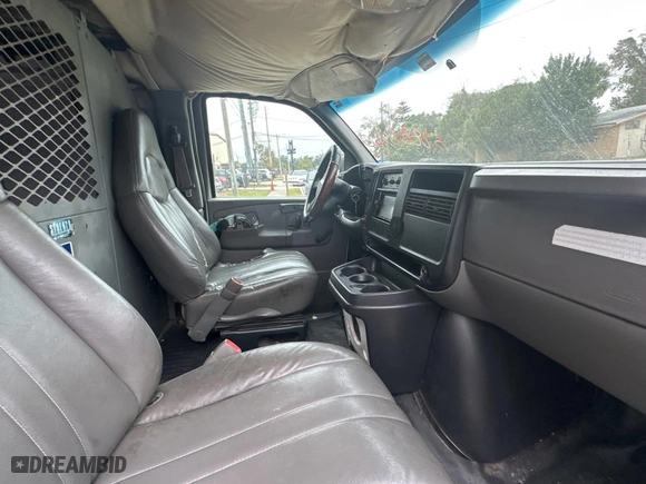 2005 Chevrolet Express Cargo Van with VIN 1GCFG15X151219200, listed as a Copart auction lot 84236274 with 269,530 mi miles and Clean Title. Bid and sale history available at carsss.com. Image 5.