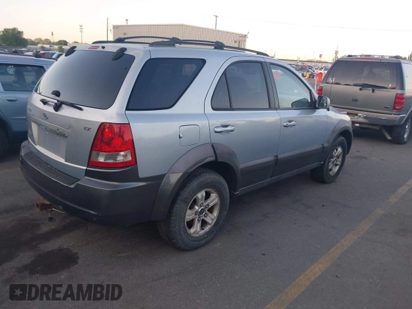 2005 Kia Sorento LX z VIN KNDJC733355366104, wystawiony jako IAAI lot #42493698 z przebiegiem 182 967 mil mil oraz . Historia ofert i sprzedaży dostępna na DreamBid. Obrazek 4.