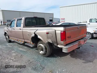 1997 Ford F-350 z VIN 1FTJW35G7VEC80262, wystawiony jako IAAI lot #38286107 z przebiegiem 158 206 mil mil oraz . Historia ofert i sprzedaży dostępna na DreamBid. Obrazek 3.
