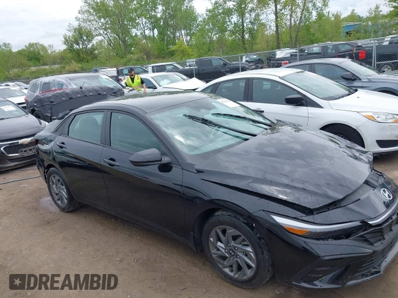 2024 Hyundai Elantra SEL z VIN KMHLM4DG8RU690033, wystawiony jako IAAI lot #42211444 z przebiegiem 19 708 mil mil oraz . Historia ofert i sprzedaży dostępna na DreamBid. Obrazek 14.